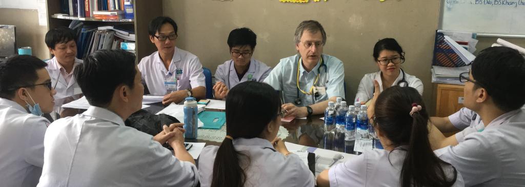 Dr. Eric Krakauer, Director of the HMS Program in Global Palliative Care, provides ongoing training and clinical mentoring for the medical staff of the Department of Palliative Care at the Ho Chi Minh City Oncology Hospital, the largest cancer center in southern Vietnam.