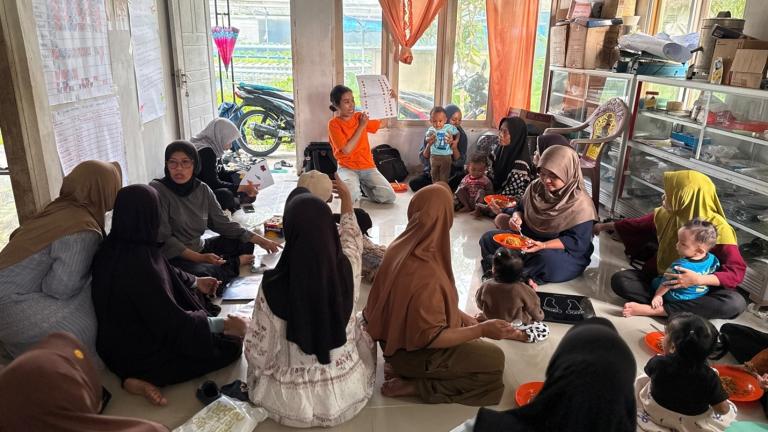 Sari health session in progress