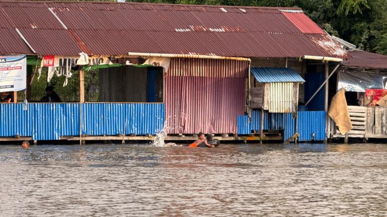 Sari - children swimming in river